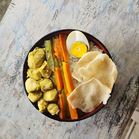 Sarinah Beach - Bistro & Bungalow Batununggul エクステリア 写真