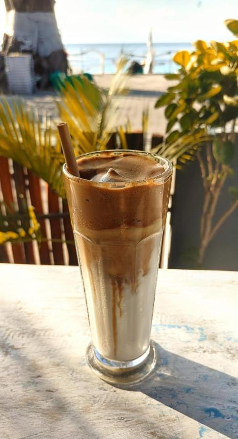 Sarinah Beach - Bistro & Bungalow Batununggul エクステリア 写真