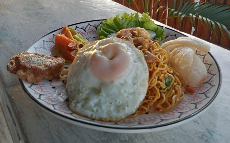 Sarinah Beach - Bistro & Bungalow Batununggul エクステリア 写真