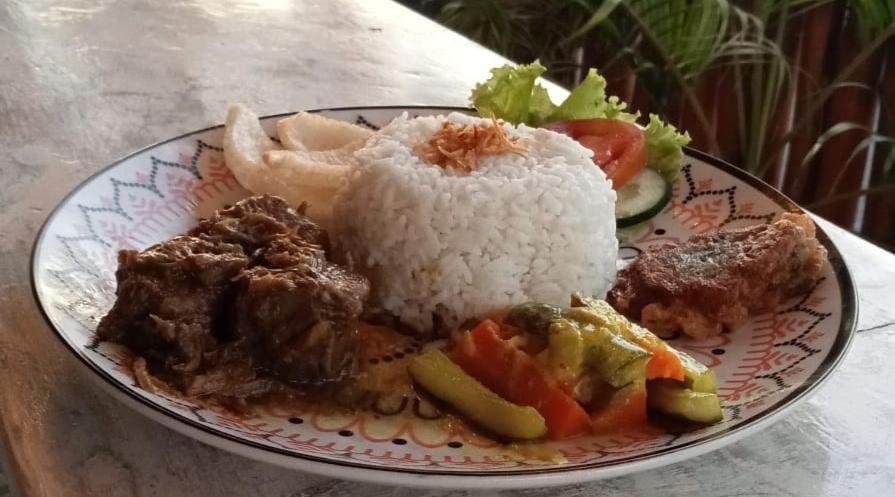 Sarinah Beach - Bistro & Bungalow Batununggul エクステリア 写真