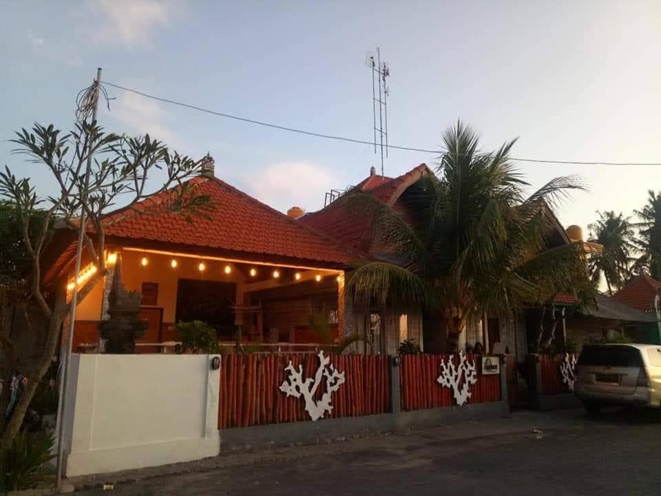 Sarinah Beach - Bistro & Bungalow Batununggul エクステリア 写真