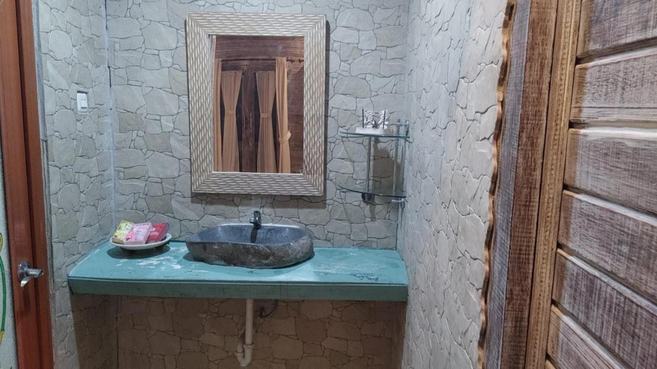 Sarinah Beach - Bistro & Bungalow Batununggul エクステリア 写真