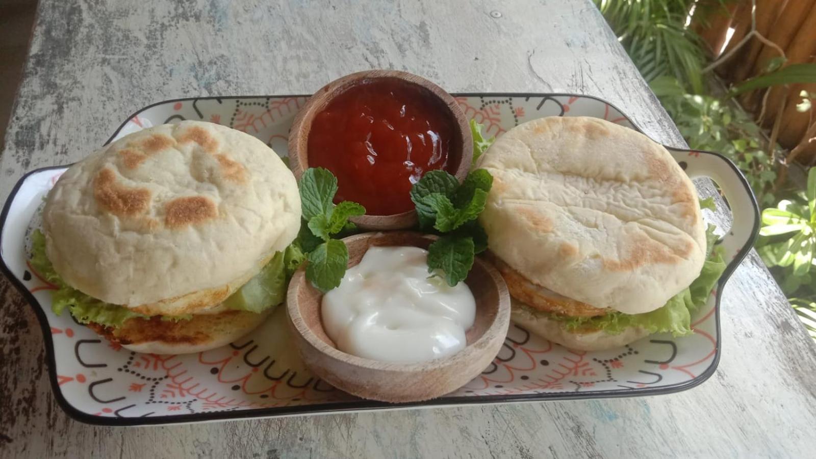 Sarinah Beach - Bistro & Bungalow Batununggul エクステリア 写真