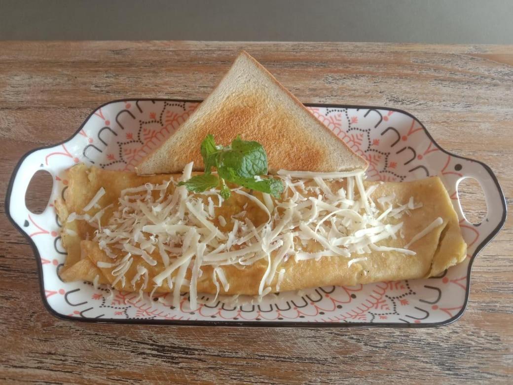 Sarinah Beach - Bistro & Bungalow Batununggul エクステリア 写真