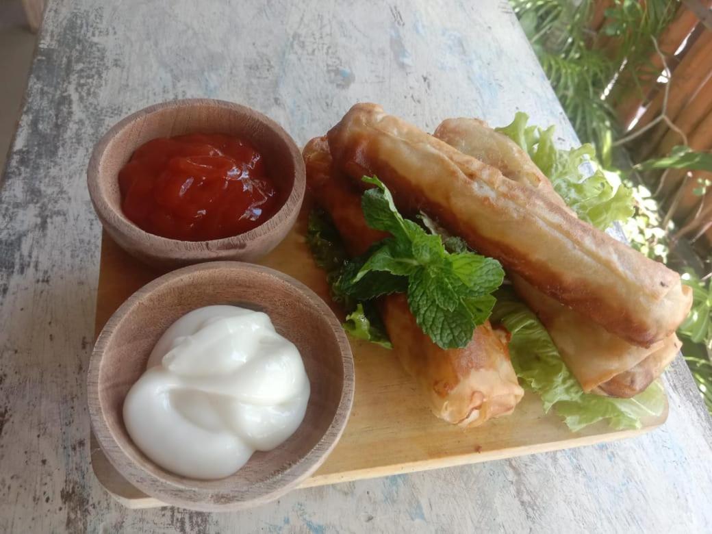 Sarinah Beach - Bistro & Bungalow Batununggul エクステリア 写真